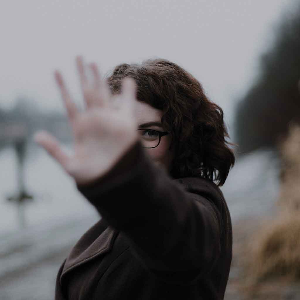 ما معاشرت با چه افرادی را خستهکننده در نظر میگیریم؟